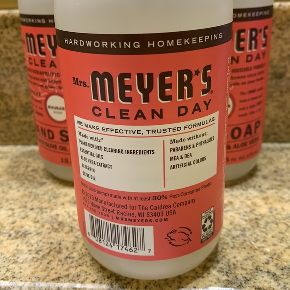 Mrs Meyer’s NWT Rhubarb scent Soap. Price for 1 soap pump 🫧 - Picture 2 of 2